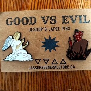 📌⚡⚡🆕💀🦇🎃 DOUBLE PINS "Good vs Evil" Rubber backs